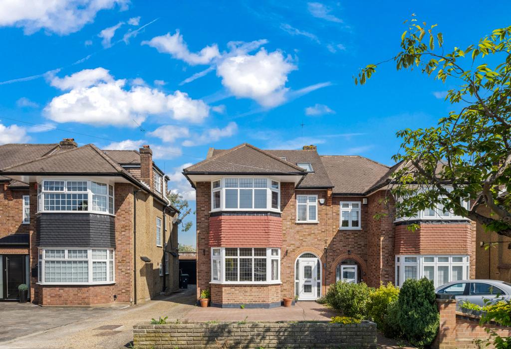Overton Road, Southgate, London, N14 4 bed semidetached house for sale