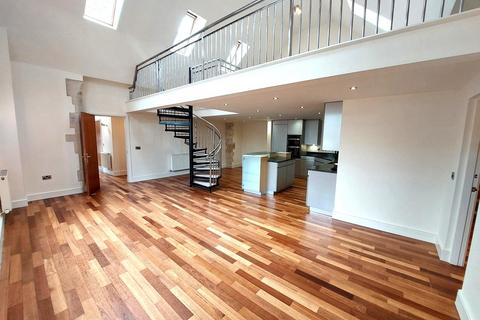 4 bedroom flat to rent, Montpellier Mews, Waterpark Road, Salford