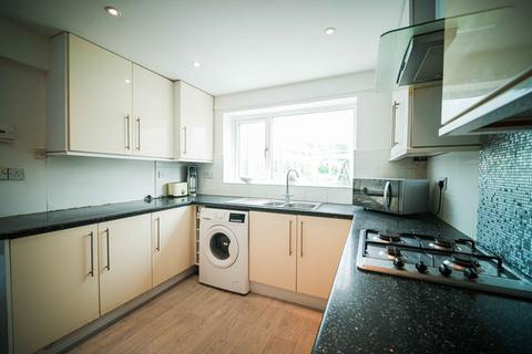 6 Drayfields, Droylsden, Manchester, M43 7ET