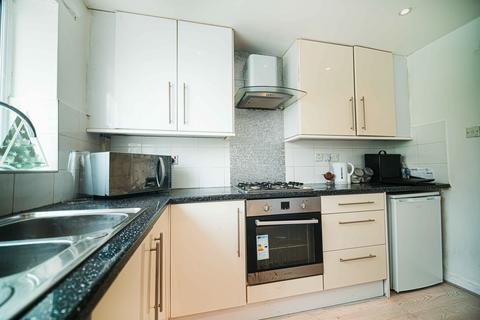 6 Drayfields, Droylsden, Manchester, M43 7ET