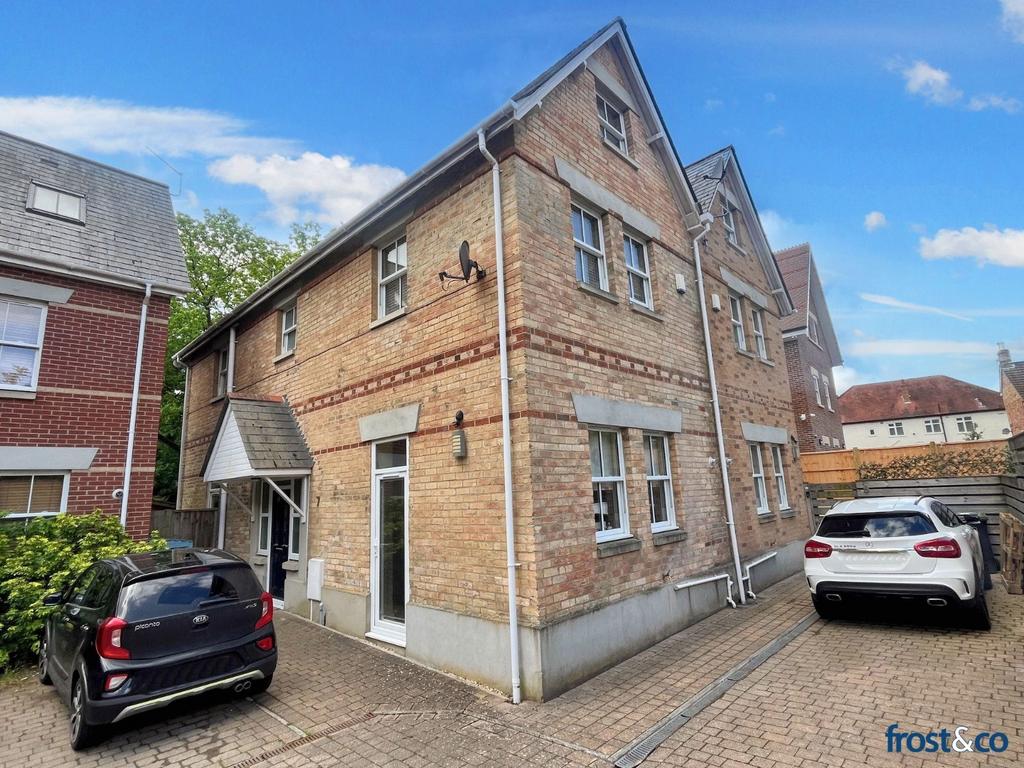 Buckholme Close