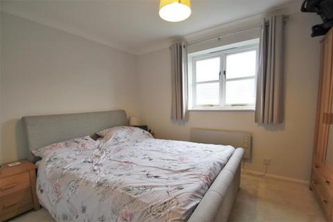 2 bedroom terraced house to rent, Capstans Wharf, Woking GU21