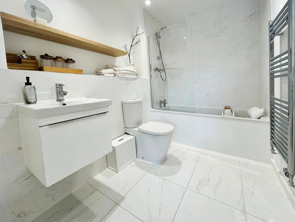 Jack &amp; Jill Bathroom