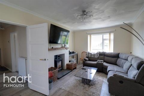 2 bedroom semi-detached house to rent, Trevithick Road, PL5