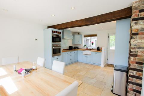 4 bedroom detached house to rent, Characterful family home with detached barn, in Hurst Green