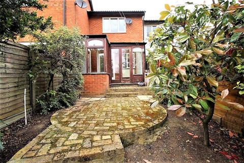 2 bedroom house to rent, Macaret Close, Whetstone, London, N20
