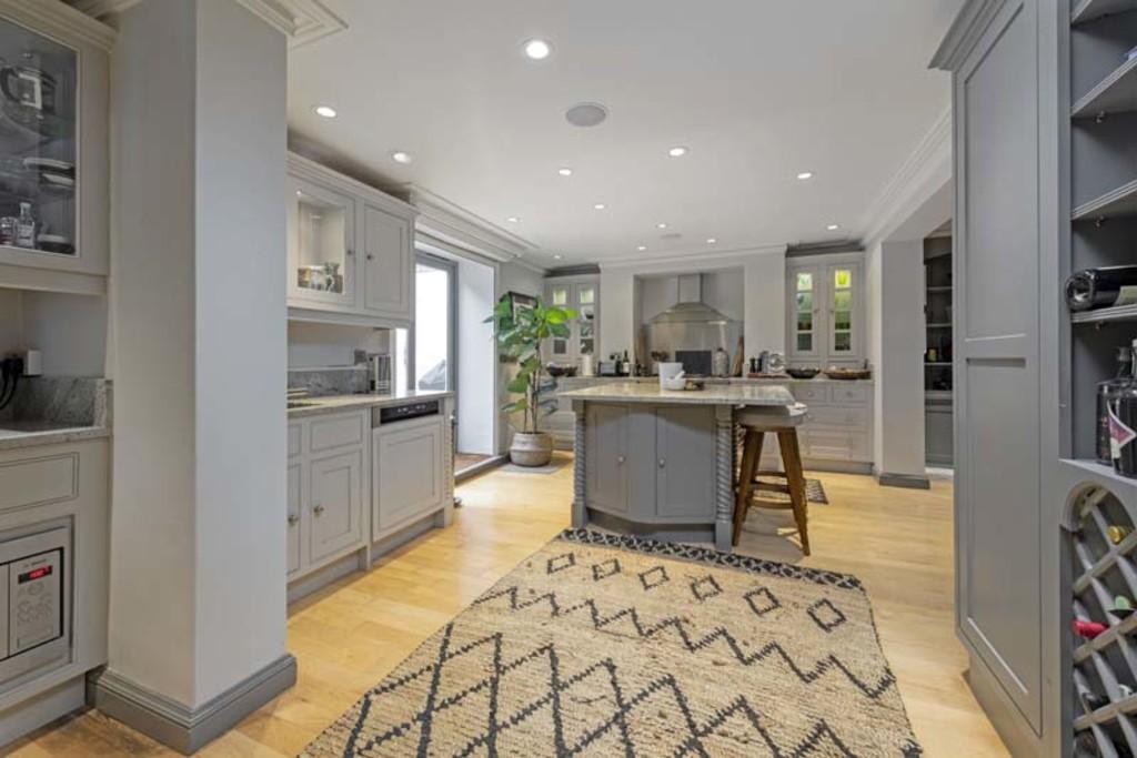 8 Launceston Pl Kit 1