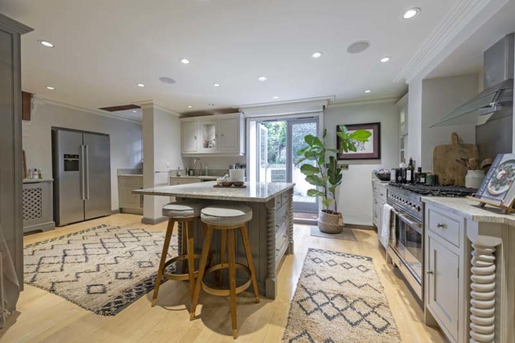 8 Launceston Pl Kit 2