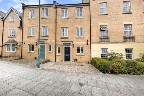 3 bedroom terraced house to rent, Millgrove Street, Swindon SN25
