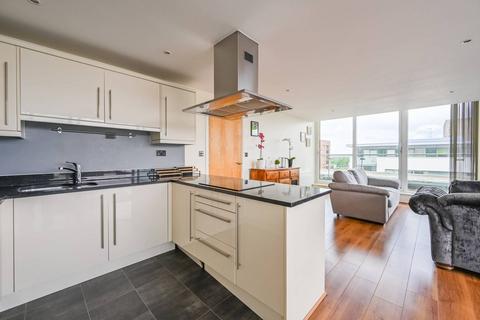 3 bedroom flat for sale, Fathom Court, Gallions Reach, London, E16