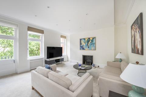 4 bedroom flat to rent, Iverna Court, London