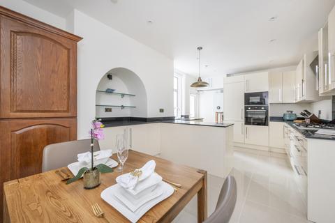 4 bedroom flat to rent, Iverna Court, London