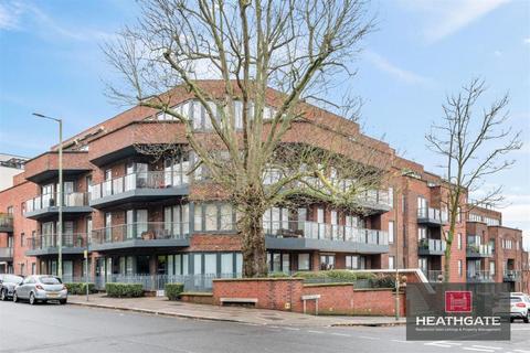 2 bedroom flat to rent, West Heath Place, Golders Hill, NW11