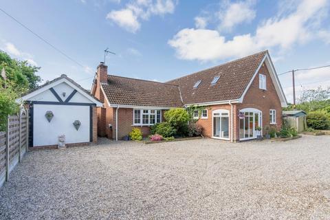 5 bedroom chalet for sale, Back Lane, Burgh Castle