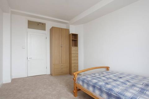 3 bedroom flat to rent, Queensway, Queensway, London, W2