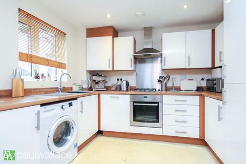 2 bedroom ground floor flat for sale, Woollens Grove, Hoddesdon