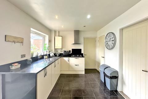 4 bedroom semi-detached house for sale, Lakeside Close, Willenhall