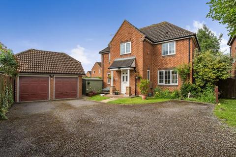 4 bedroom detached house for sale, Churchward Close, Grove