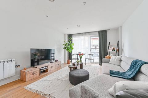 2 bedroom flat for sale, Mast Quay, Woolwich, London, SE18