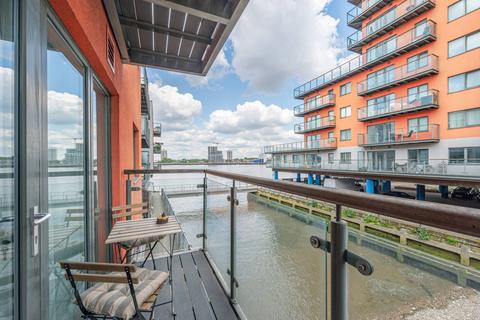 2 bedroom flat for sale, Mast Quay, Woolwich, London, SE18