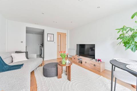 2 bedroom flat for sale, Mast Quay, Woolwich, London, SE18