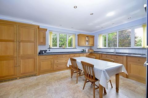 4 bedroom detached house for sale, Station Road, Loxwood