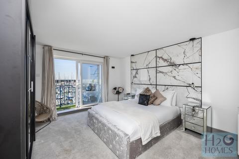 3 bedroom apartment to rent, Neptune Court, Brighton Marina Village