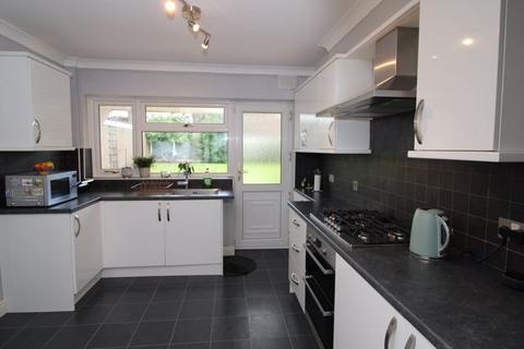 3 bedroom detached house for sale, Fernleigh Road, Walsall.WS4 2EZ