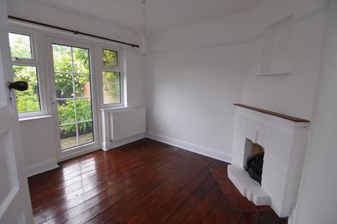 3 bedroom terraced house to rent, Jevington Way, London SE12