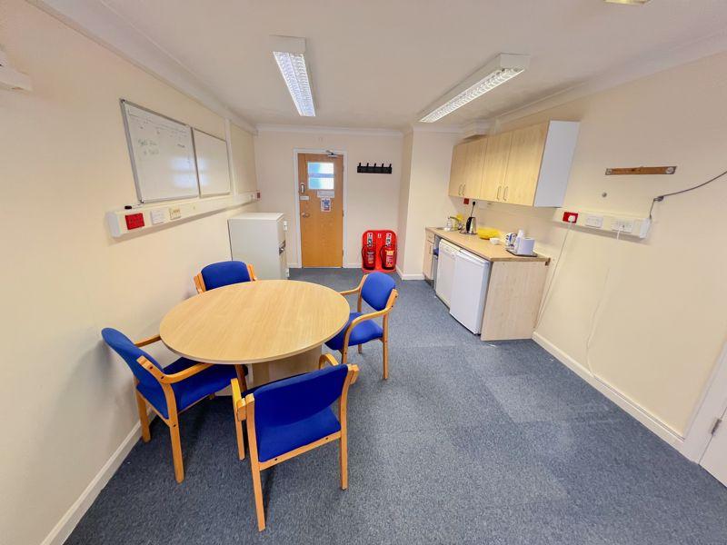 328 sq ft Suite