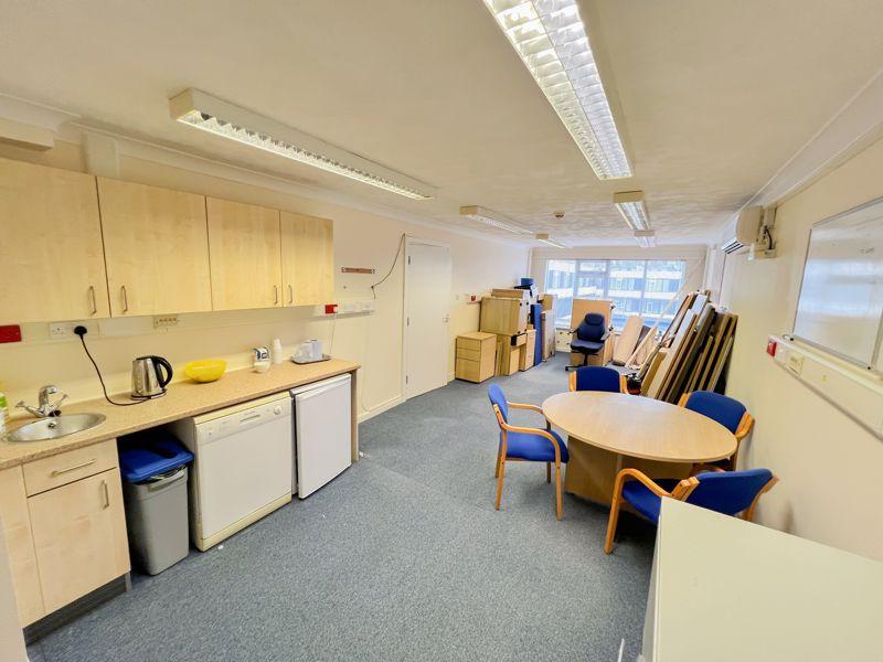 328 sq ft Suite