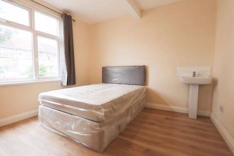 1 bedroom in a house share to rent, Double Room, Northcote Avenue, Southall