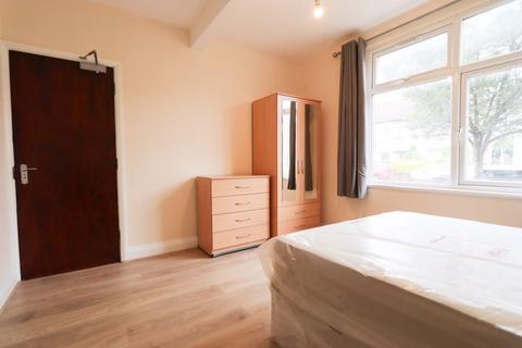 1 bedroom in a house share to rent, Double Room, Northcote Avenue, Southall