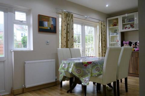 5 bedroom semi-detached house to rent, Hillside Gardens, Barnet EN5