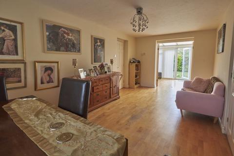 9 Grecian Way, Exeter, EX2 5PF