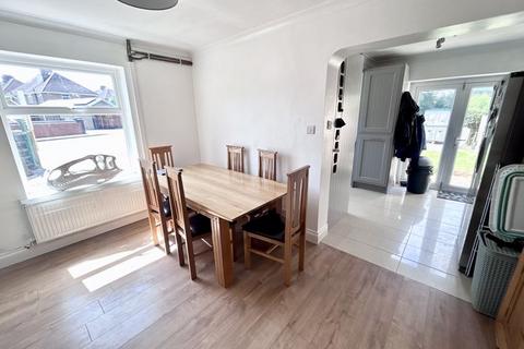 3 bedroom end of terrace house for sale, 104 Caesars Road