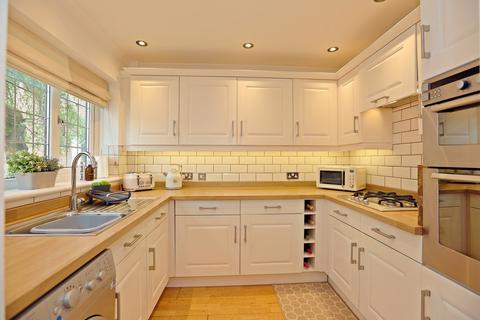 11 Almond Close, Llantwit Fardre, Pontypridd, CF38 2PX