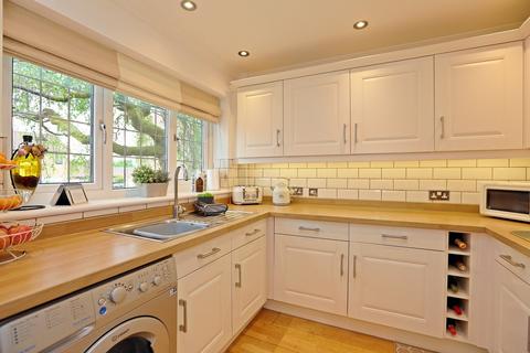 11 Almond Close, Llantwit Fardre, Pontypridd, CF38 2PX