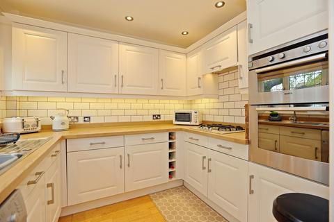 11 Almond Close, Llantwit Fardre, Pontypridd, CF38 2PX