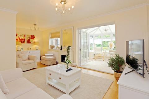 11 Almond Close, Llantwit Fardre, Pontypridd, CF38 2PX