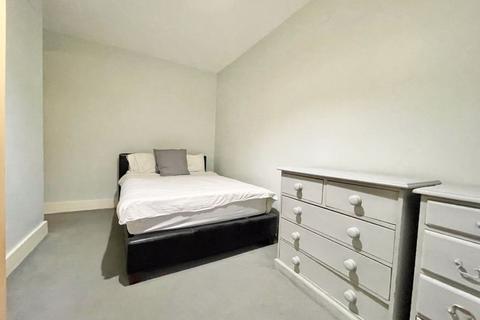 1 bedroom apartment to rent, Rodney Road, SE17