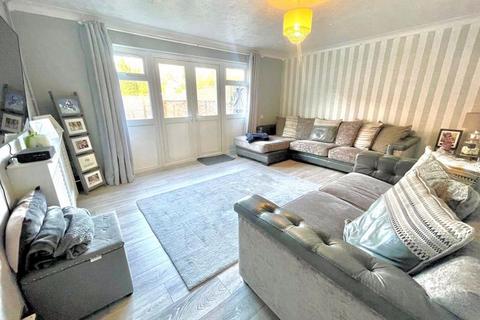 3 bedroom end of terrace house for sale, Bromley Gardens, Dunstable