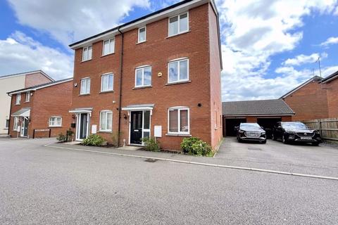 4 bedroom semi-detached house for sale, Fossett Grove, Dunstable