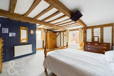 4 bedroom end of terrace house for sale, London Road, Harleston