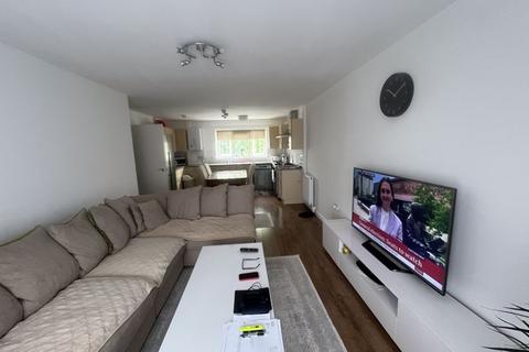 2 bedroom apartment to rent, Longwood Avenue, Slough