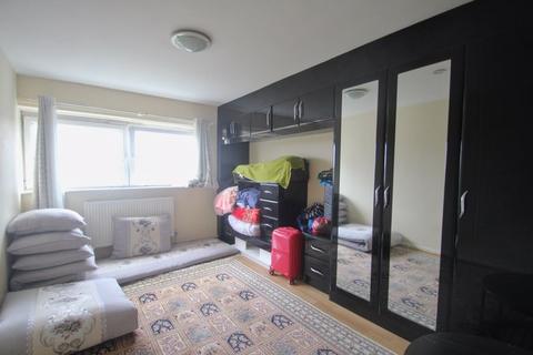 2 bedroom apartment for sale, Gurnell Grove, London