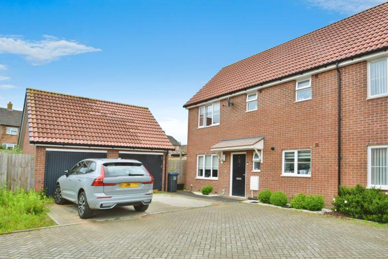 Bramble Court, Cricklade, Wiltshire 3 bed semidetached house for sale