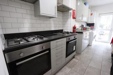 Property to rent, Hedge Lane, Palmers Green N13