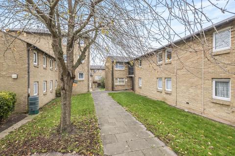 2 bedroom property to rent, Russell Court, Cambridge, CB2