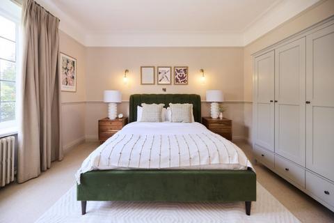 3 bedroom apartment to rent, Manor Fields, Putney